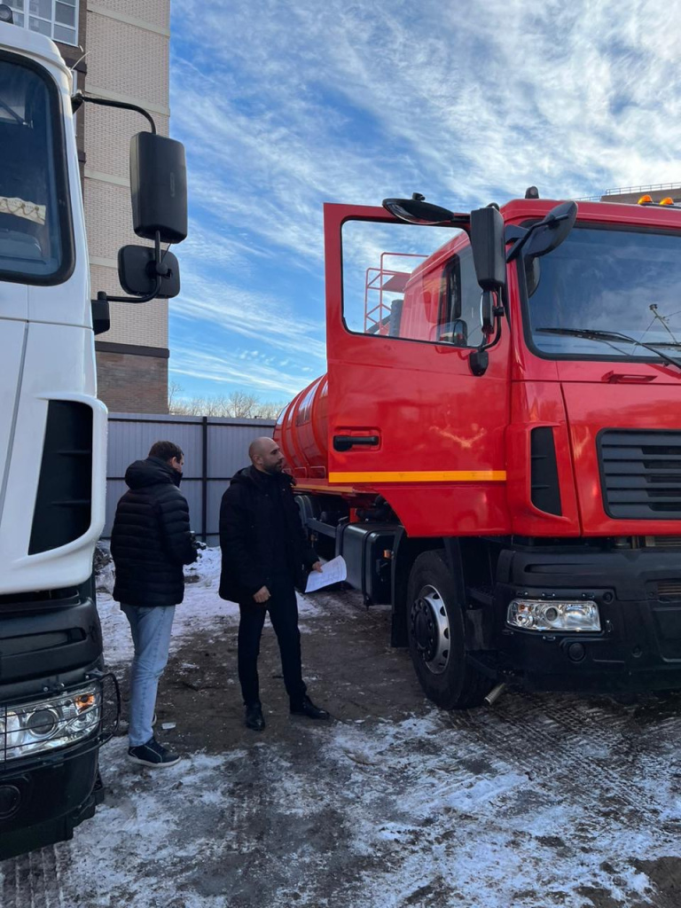 В Батайске в связи с обильным таянием снега, перемерзанием каналов и  водопропускных труб, а также подъемом грунтовых вод продолжается комплекс  мероприятий по ликвидации подтоплений